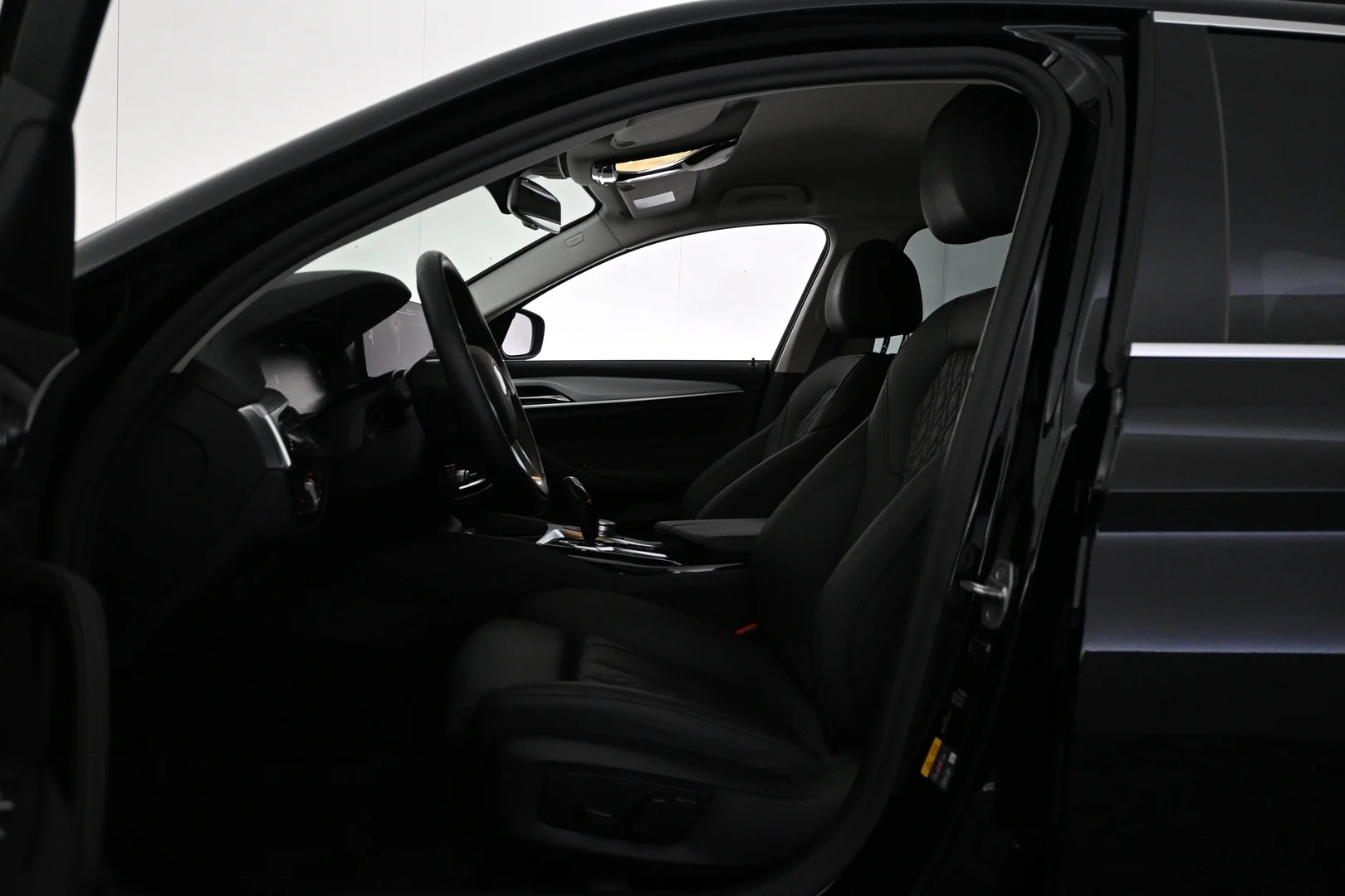 Car Image - 2ONFKELwiIUMgggypQ64UM
