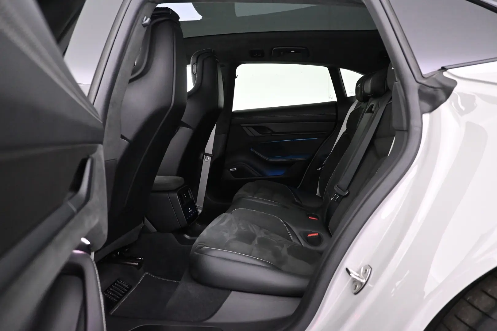 Car Image - 4W69zsXRGKb0MIkKd8bYUN