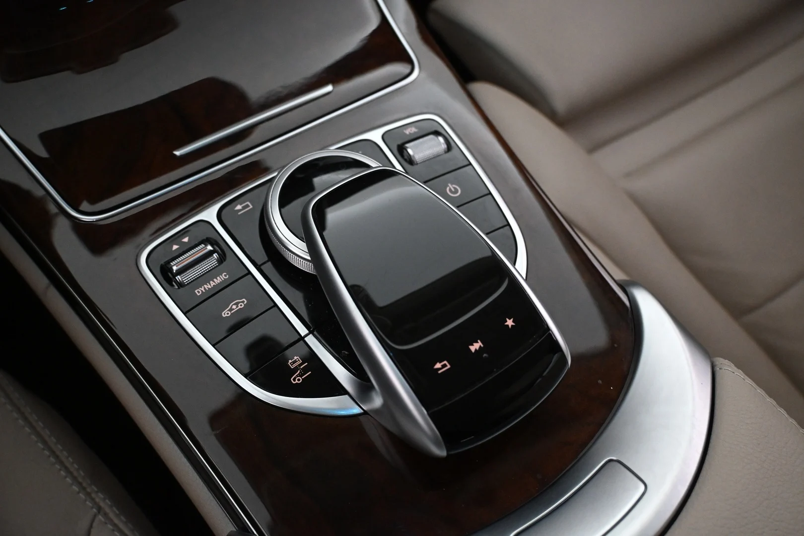 Car Image - 6cw62LnKHj7q0dgMBBwmOS