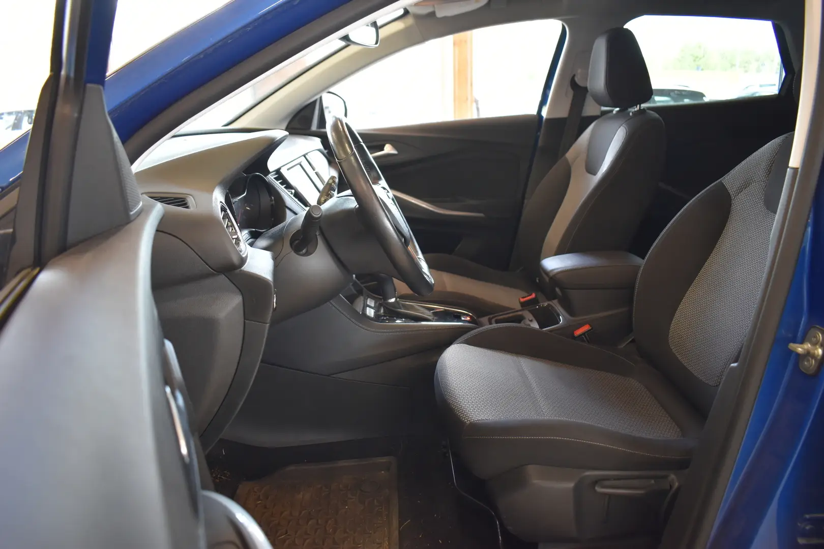 Car Image - 5258dYyChHD4Umb9xHbJYI