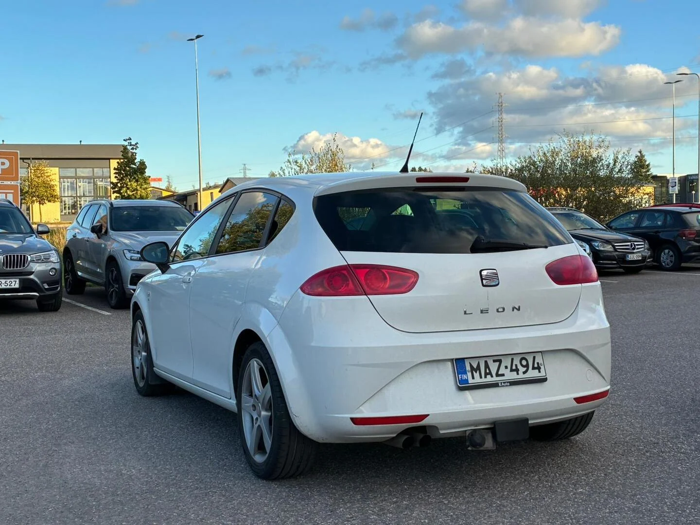 Car Image - 1luGWk98Ydj59KY4rwXeAr