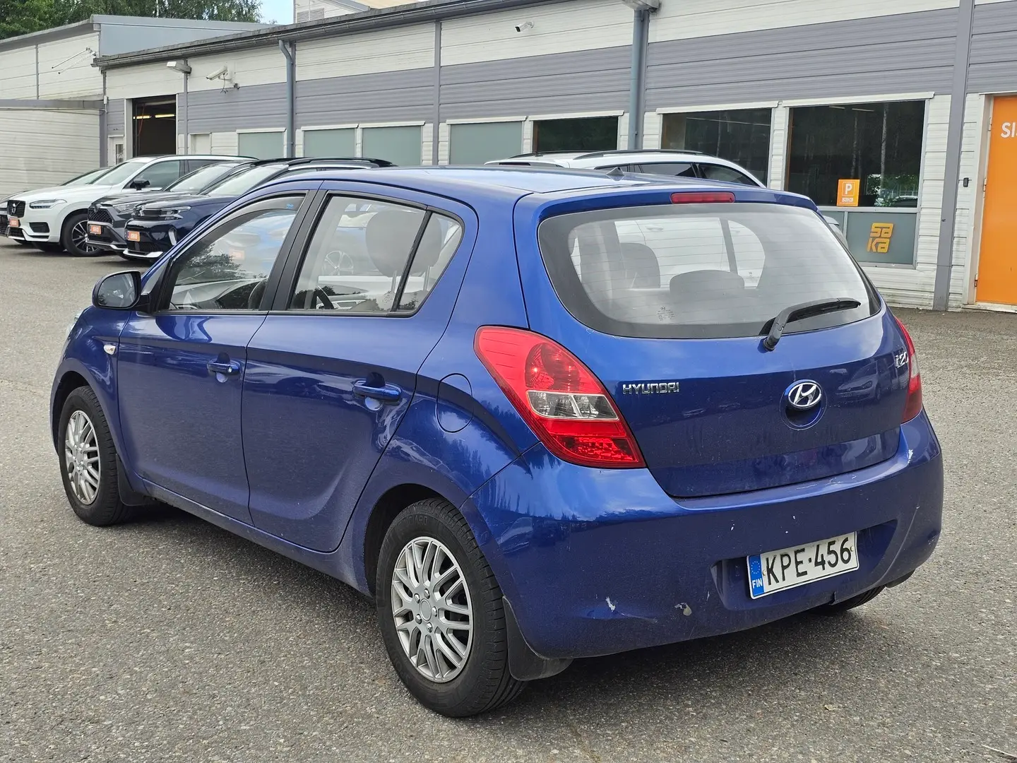Car Image - 4Zg9pjDRYFOQXWDxy0I67u