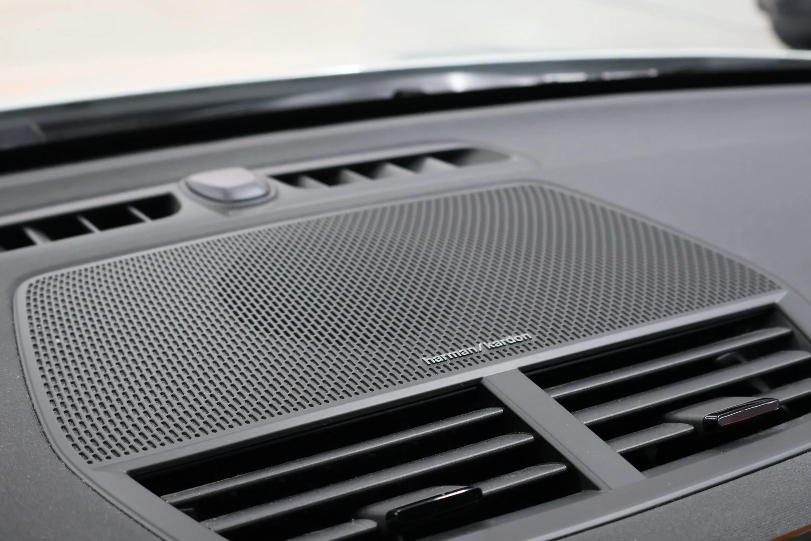 Car Image - 7qkVBv2qEXs9wYBIZDll67