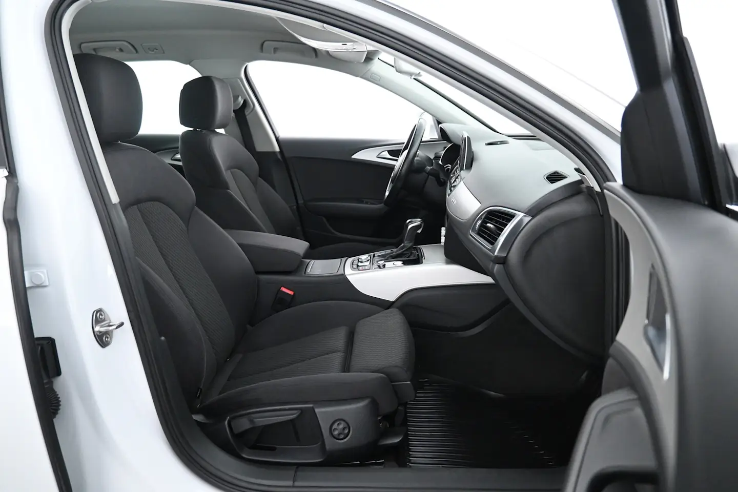 Car Image - 2bzuuQ6DpebRMZEpOcptuF