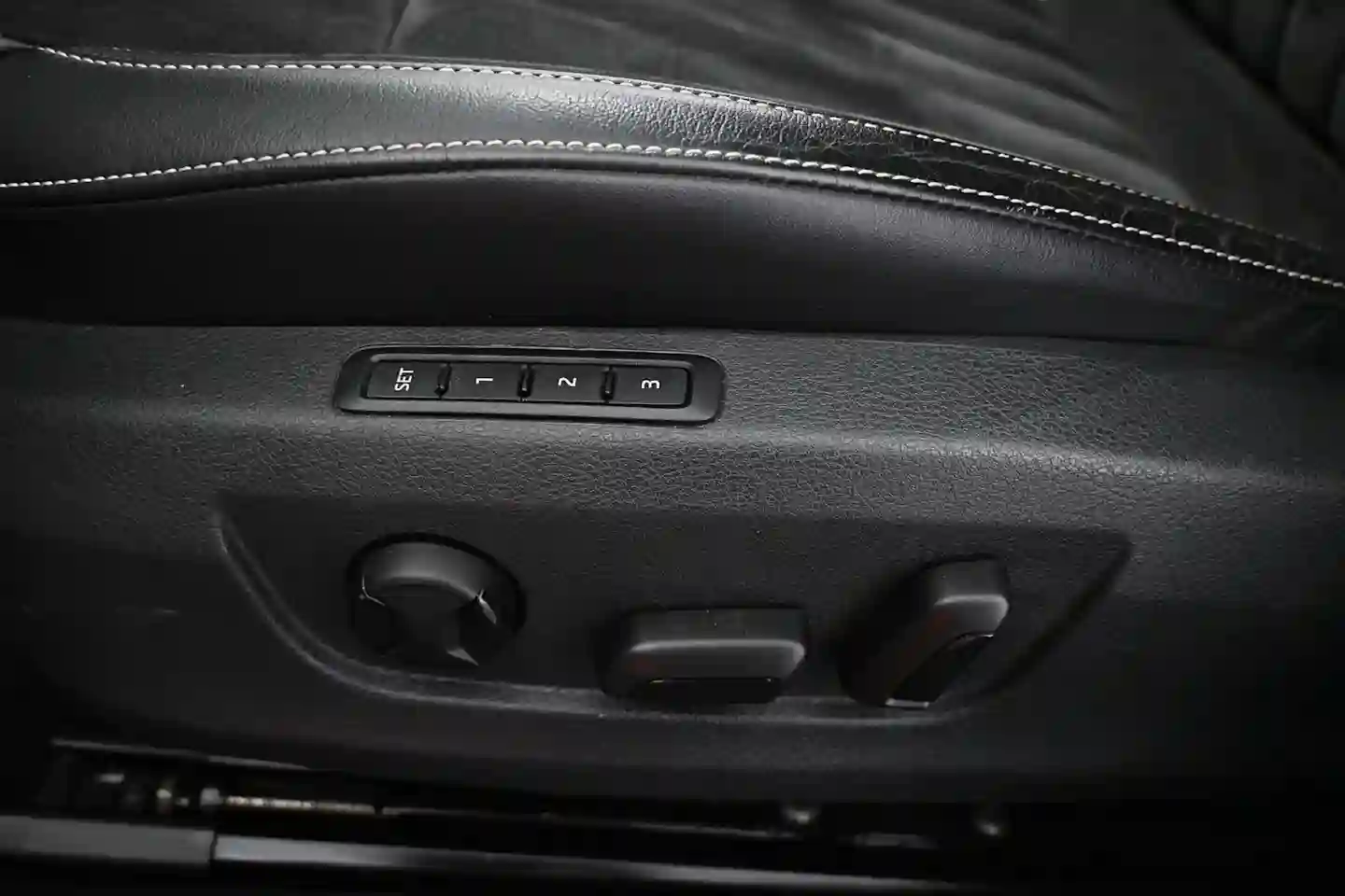 Car Image - 1hTWXRO9i0JH1CttTJJFt3
