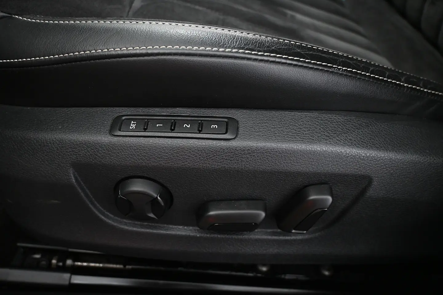 Car Image - 1hTWXRO9i0JH1CttTJJFt3