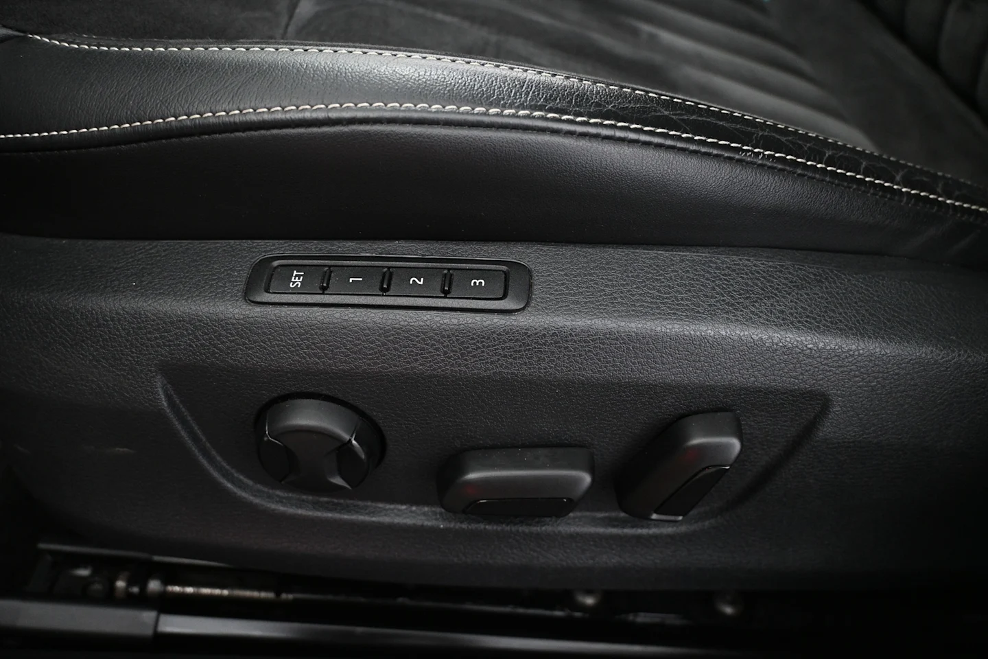 Car Image - 1hTWXRO9i0JH1CttTJJFt3