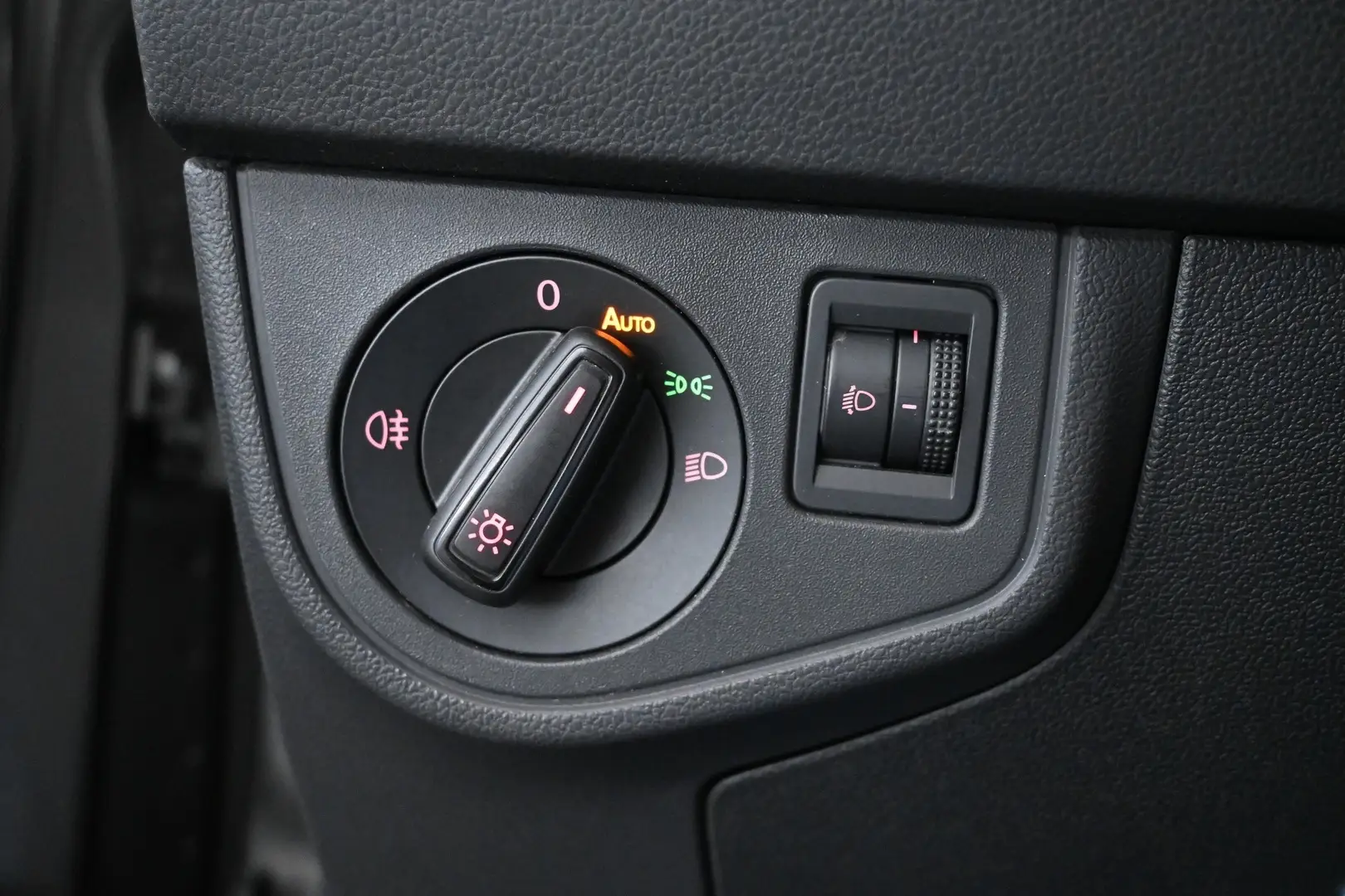 Car Image - 4y0fFQJYoJegwNGeOcisH7