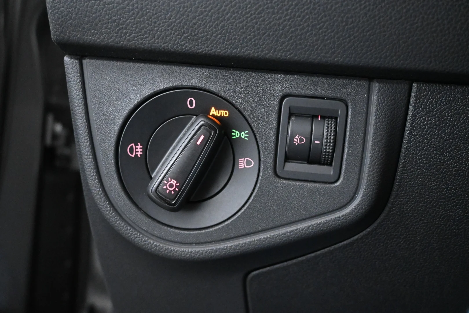 Car Image - 4y0fFQJYoJegwNGeOcisH7