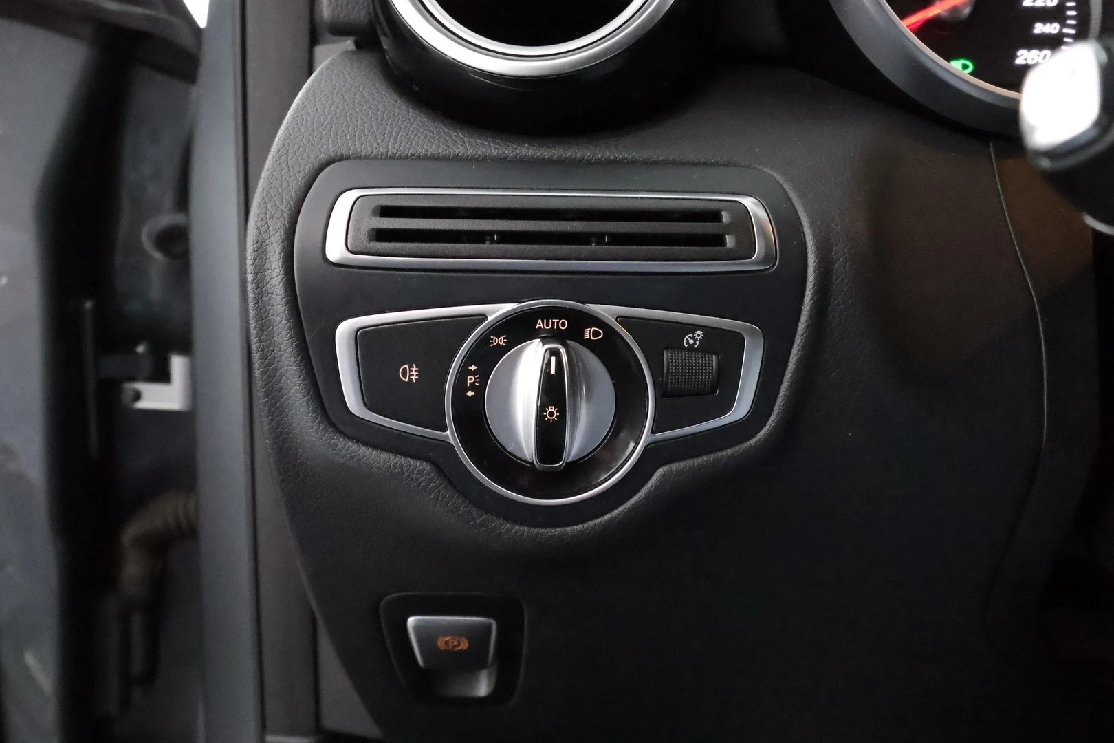 Car Image - Rnz8AImhZFKbPNFxjTtAV