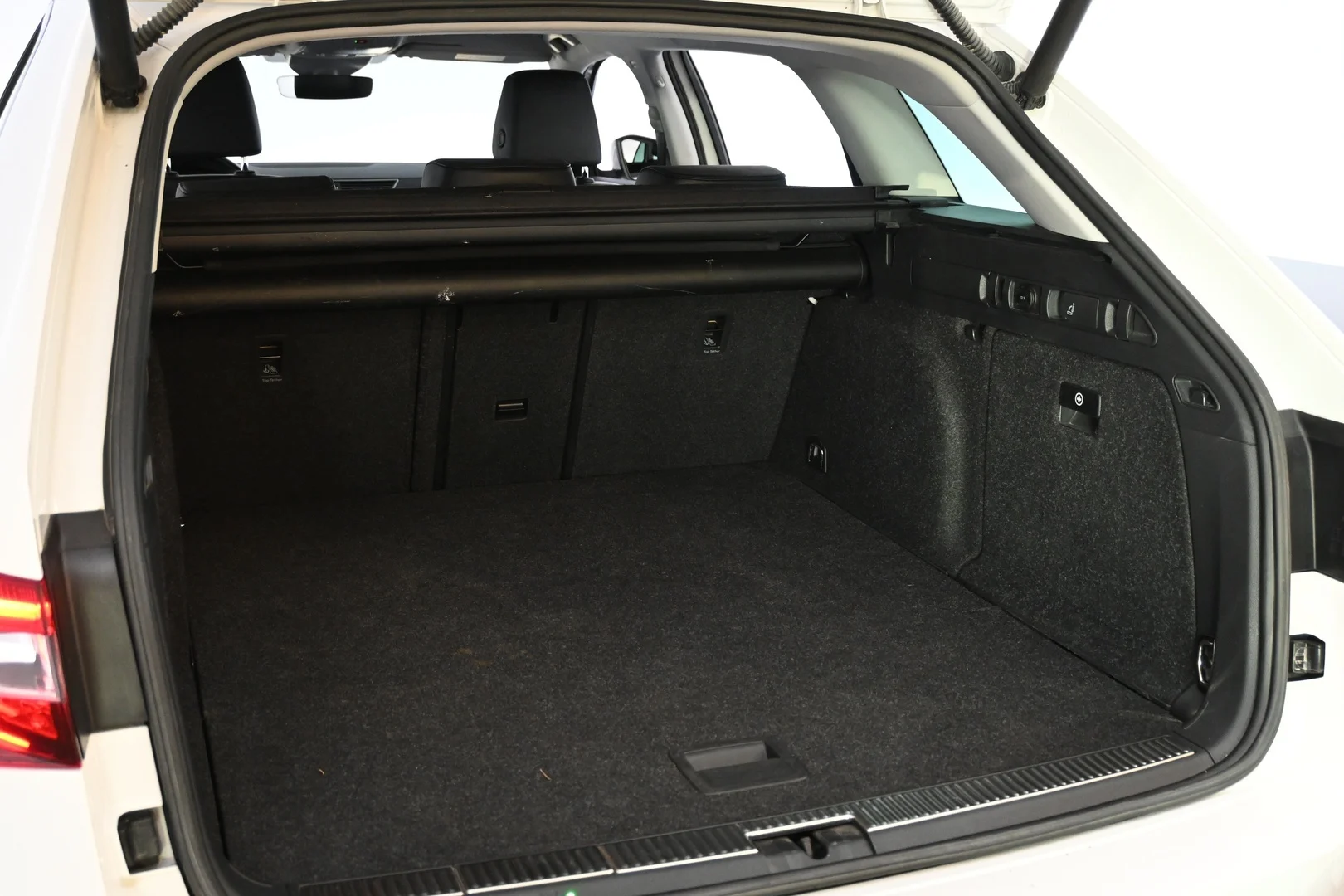 Car Image - 7psH3zEc7lvl0AlSPp0YVG