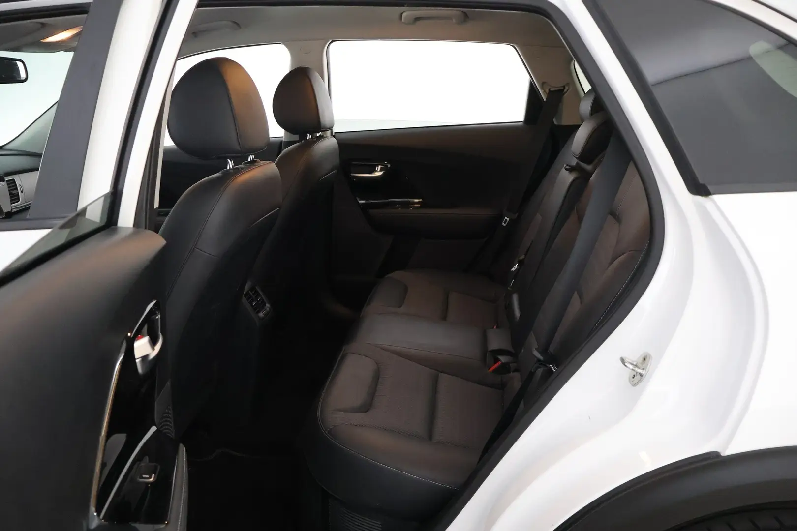 Car Image - 6j9RTFJLX1DNsgNUEtrq4K