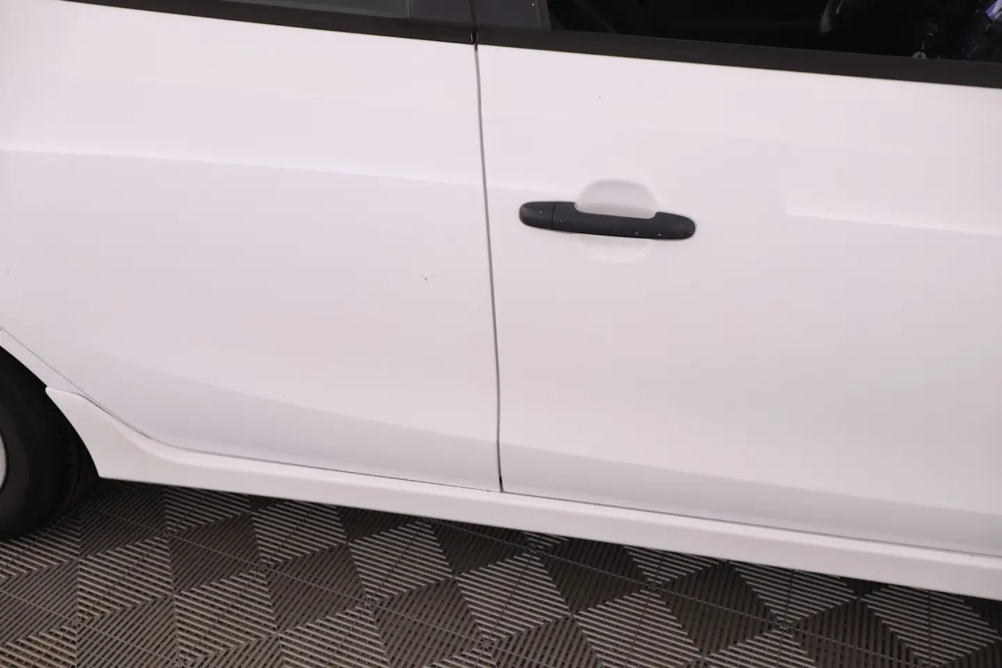 Car Image - 66wAW0H913tEJu3ZpEbTAi