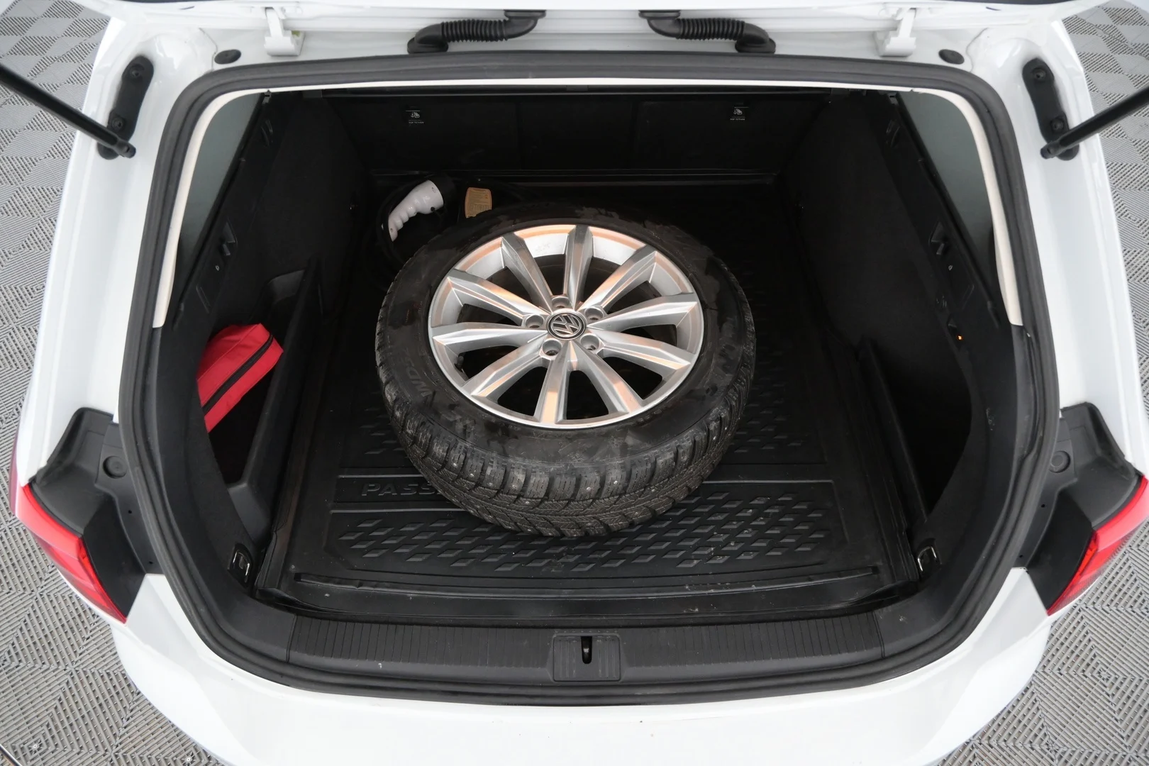 Car Image - 608Y6BgCis1zR3TM3gtPPL