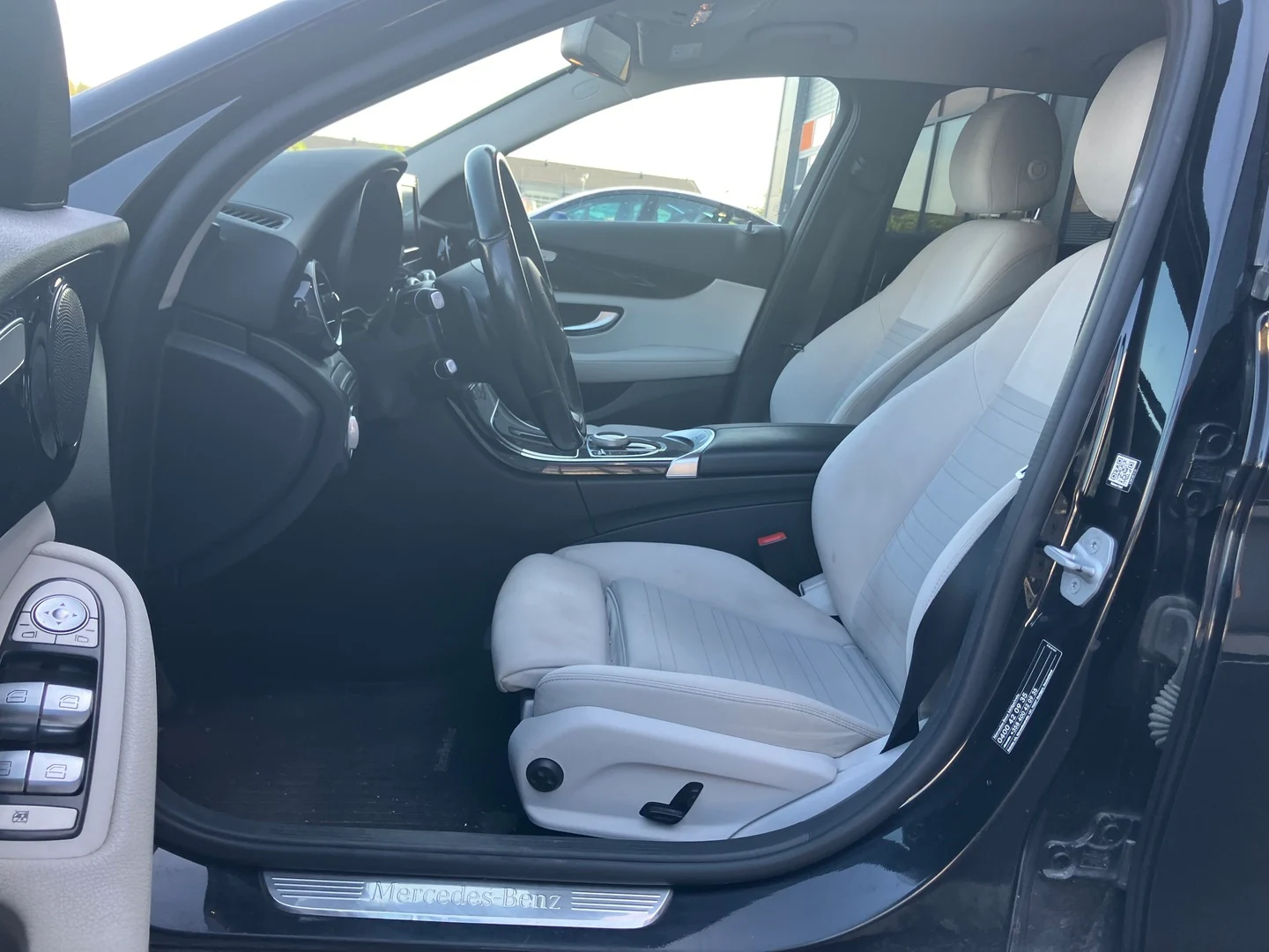 Car Image - 2j84dpkCHTz9VzdikcgwtA