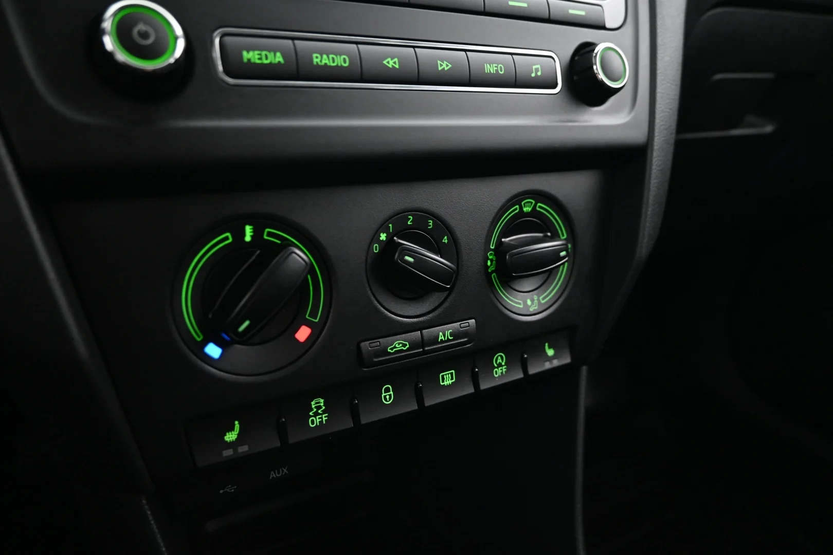 Car Image - 3ncN4e7W3SCOA7rIabWznN