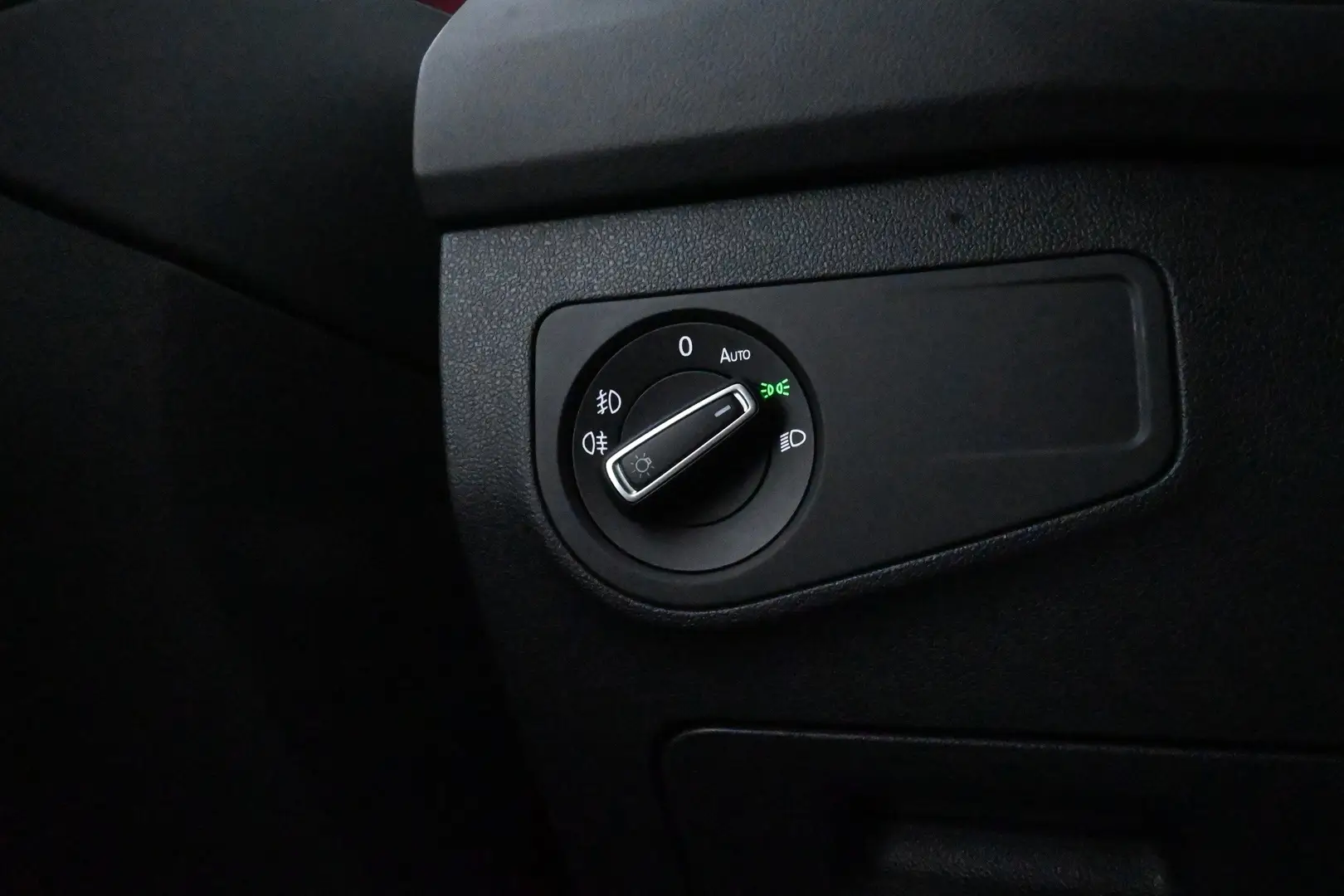 Car Image - 7roiZI2crZLgX8wKaUnJHG