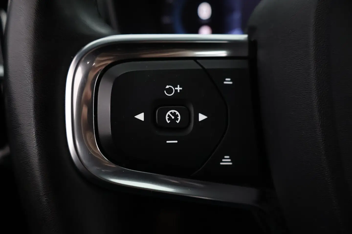 Car Image - 2sHgDwhSjgFQab8dXSBhrc