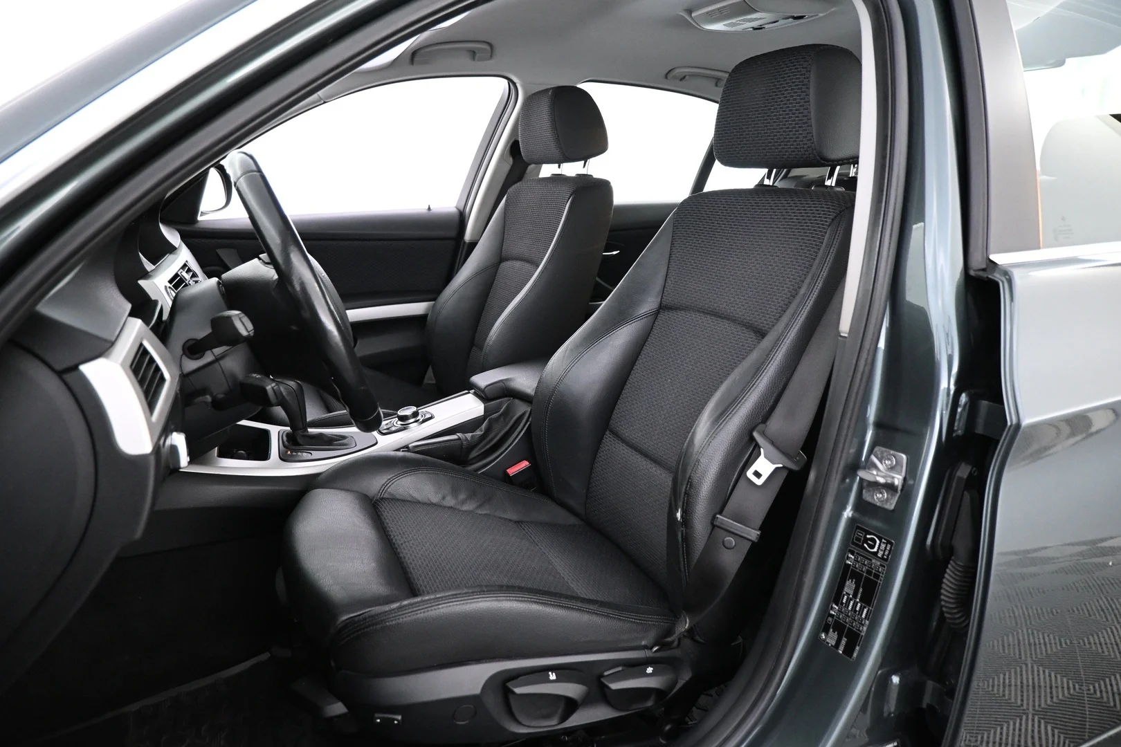 Car Image - 5WiIzuPiic4RwQ4A2IVXp