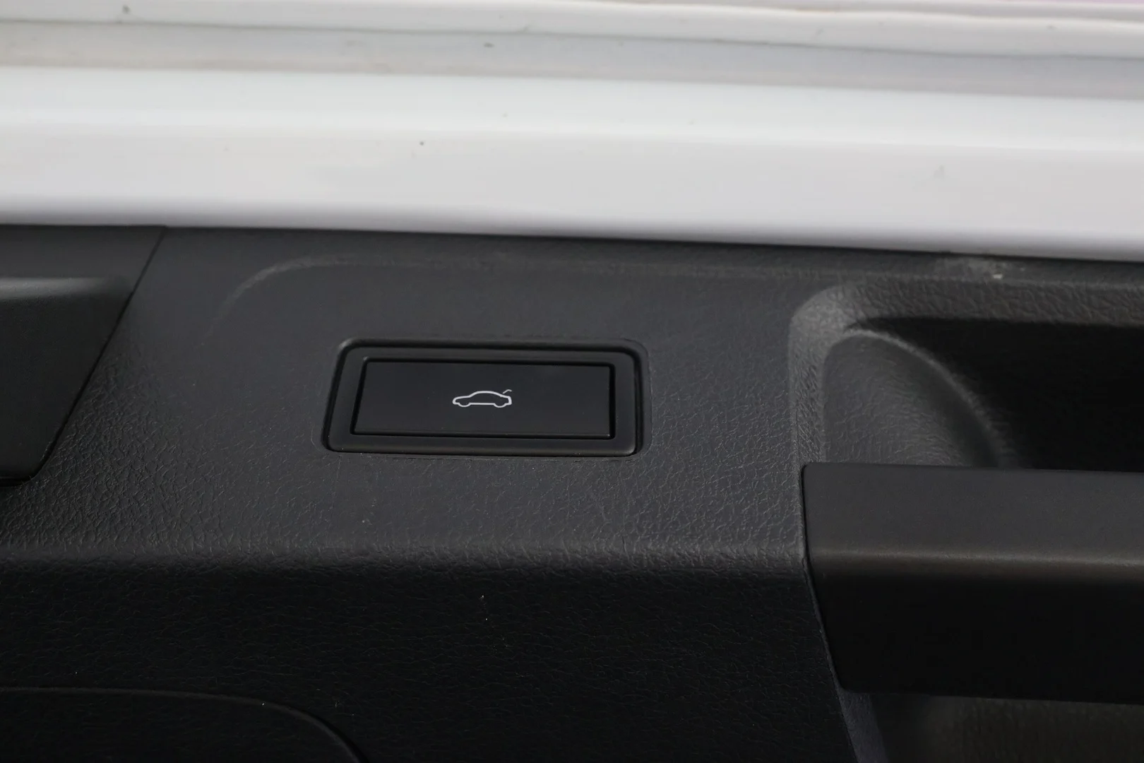 Car Image - 5bu3aCy9gO6auu5VEbVDvW