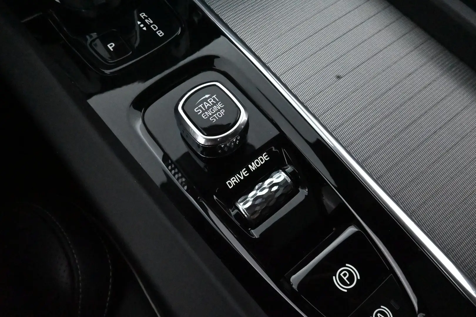 Car Image - 3JpudFtsEEdAkUsz4wIgm8