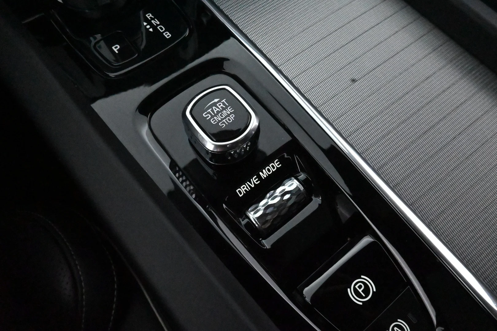 Car Image - 3JpudFtsEEdAkUsz4wIgm8