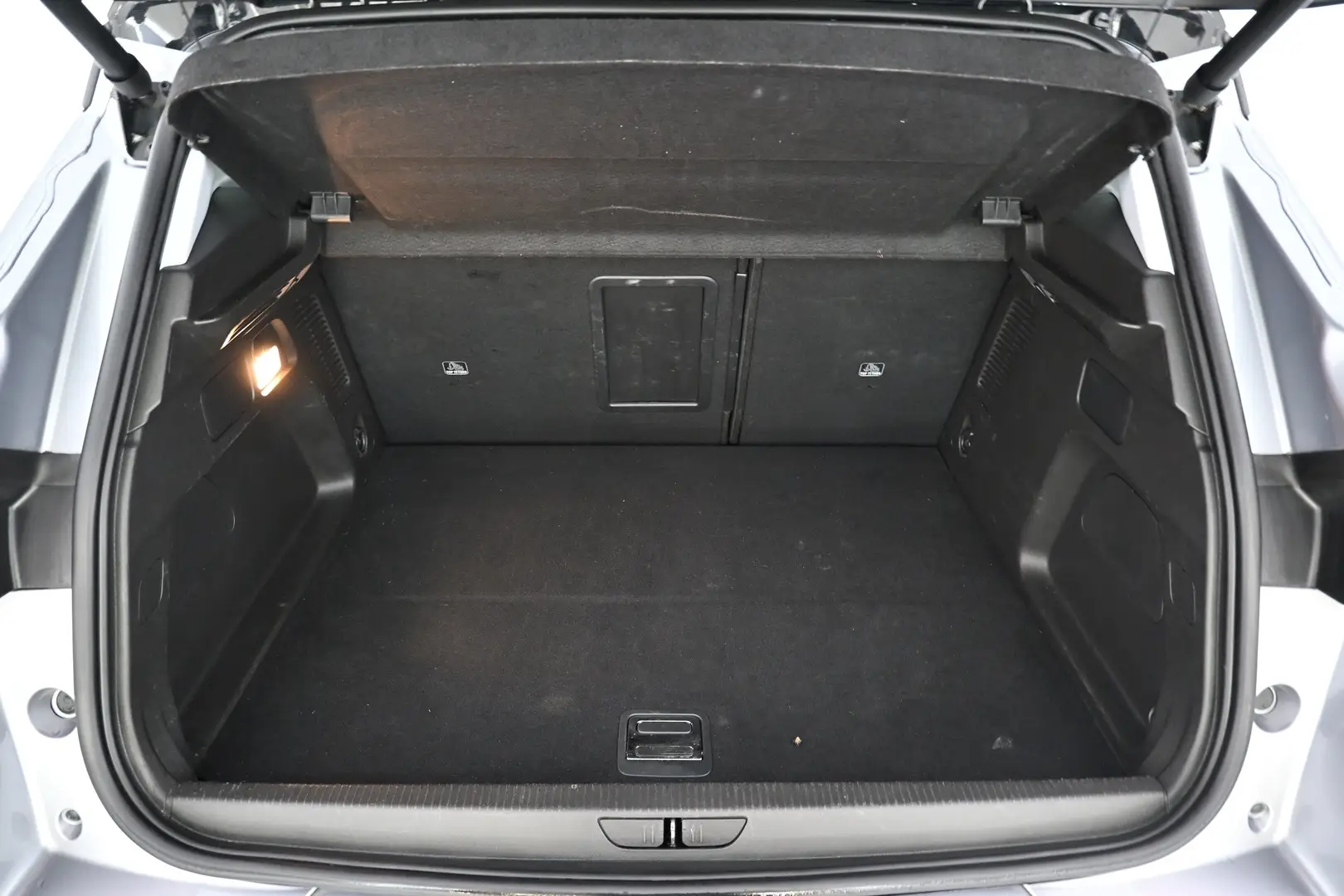 Car Image - 3taQrILPvUyrWxsc49orLb