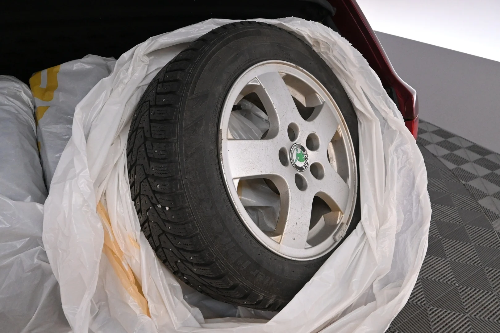 Car Image - 5C6adcVBRop5jwZI280Npl