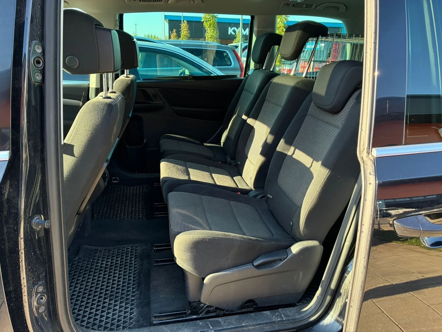 Car Image - 3N7G6pwKGQI4K1RZGI43Oj