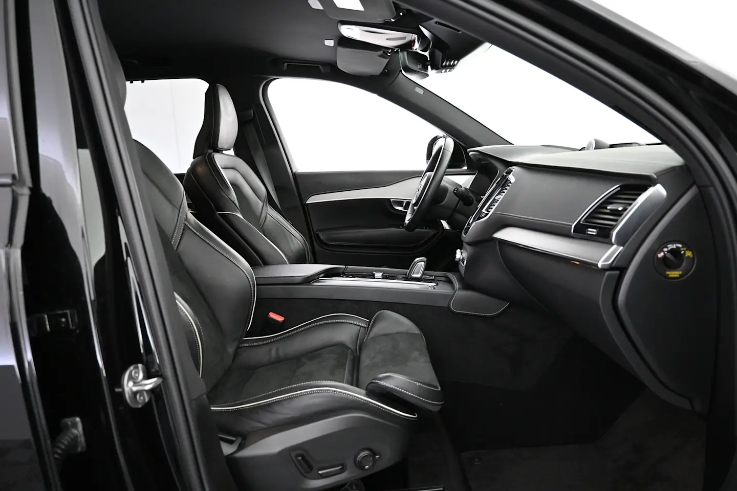 Car Image - 4etBPJxSIwD8JzeMNTFZLf