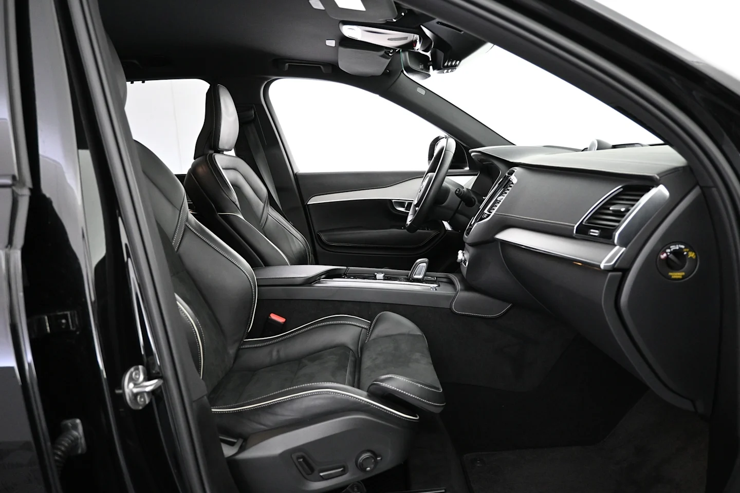 Car Image - 4etBPJxSIwD8JzeMNTFZLf