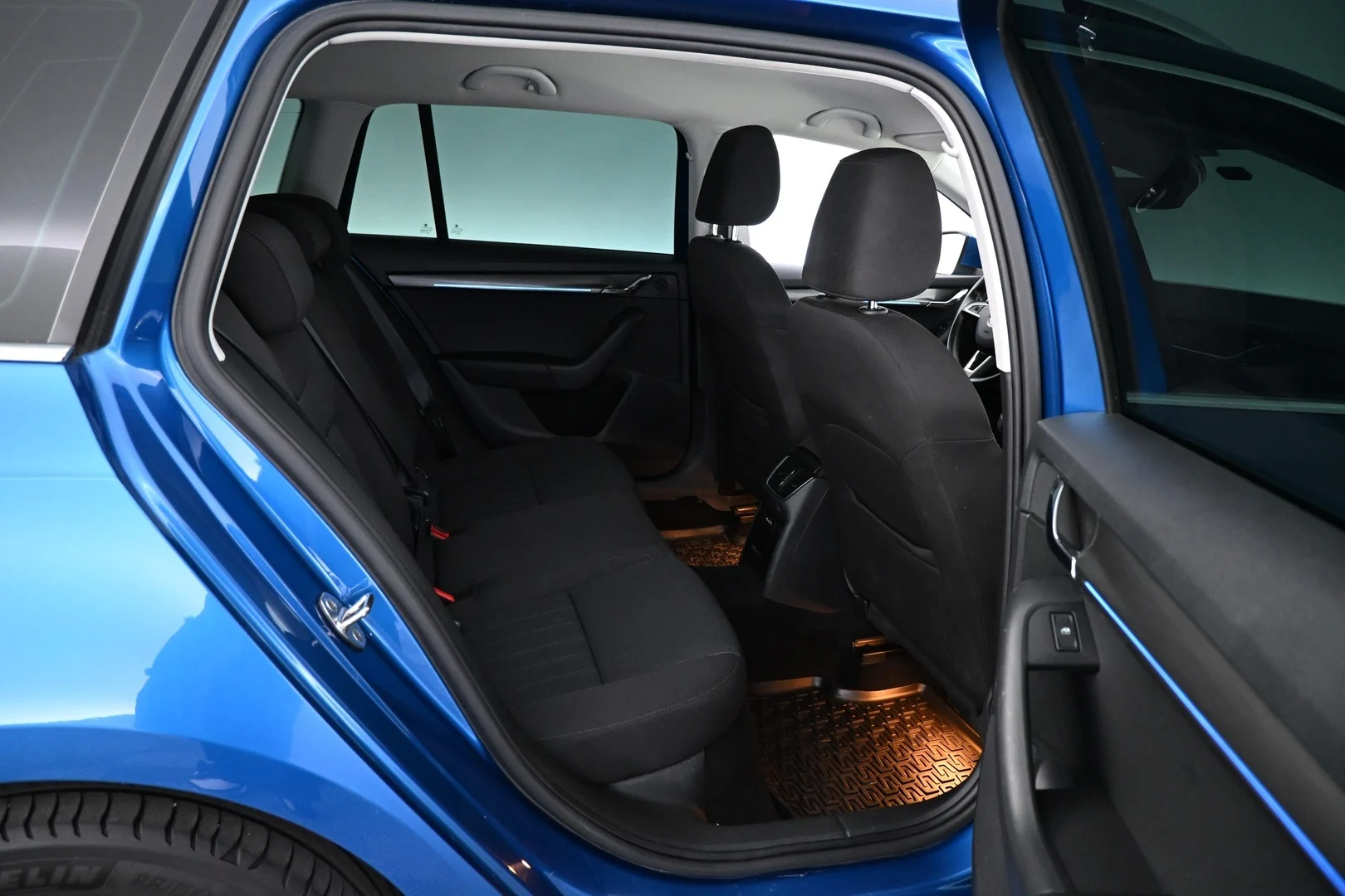 Car Image - 5tAyaN2wSI4K6ZnPQ7tA9U