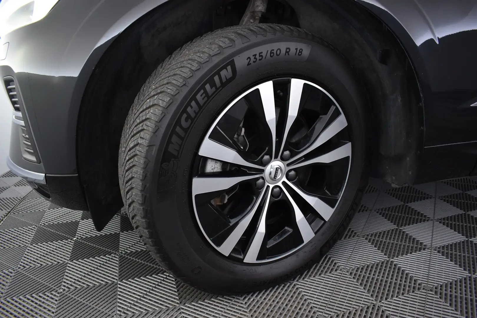 Car Image - UkDHRV7B0gWjFV2qsPc2e