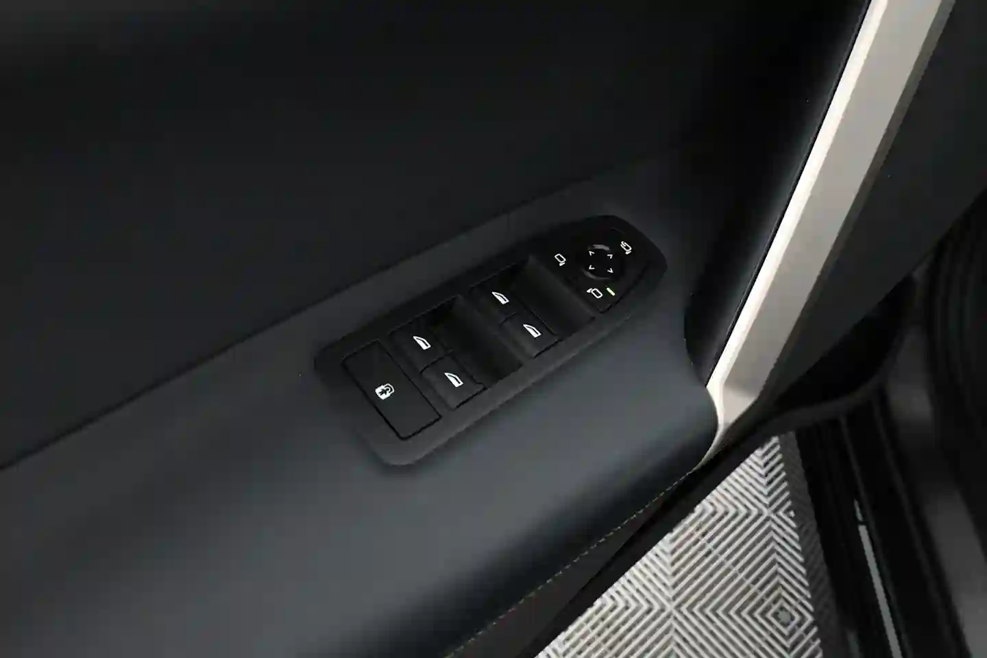 Car Image - 4K6Hz0TvUQsxtr35OYwuH7