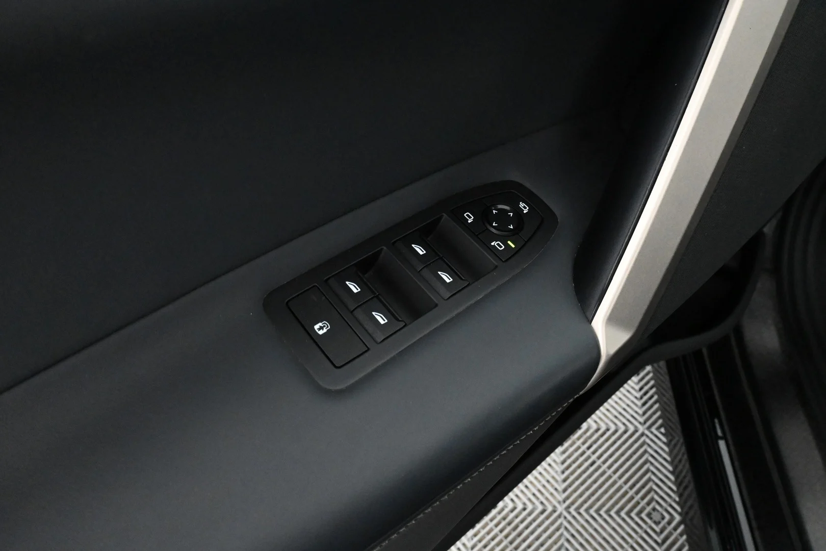 Car Image - 4K6Hz0TvUQsxtr35OYwuH7