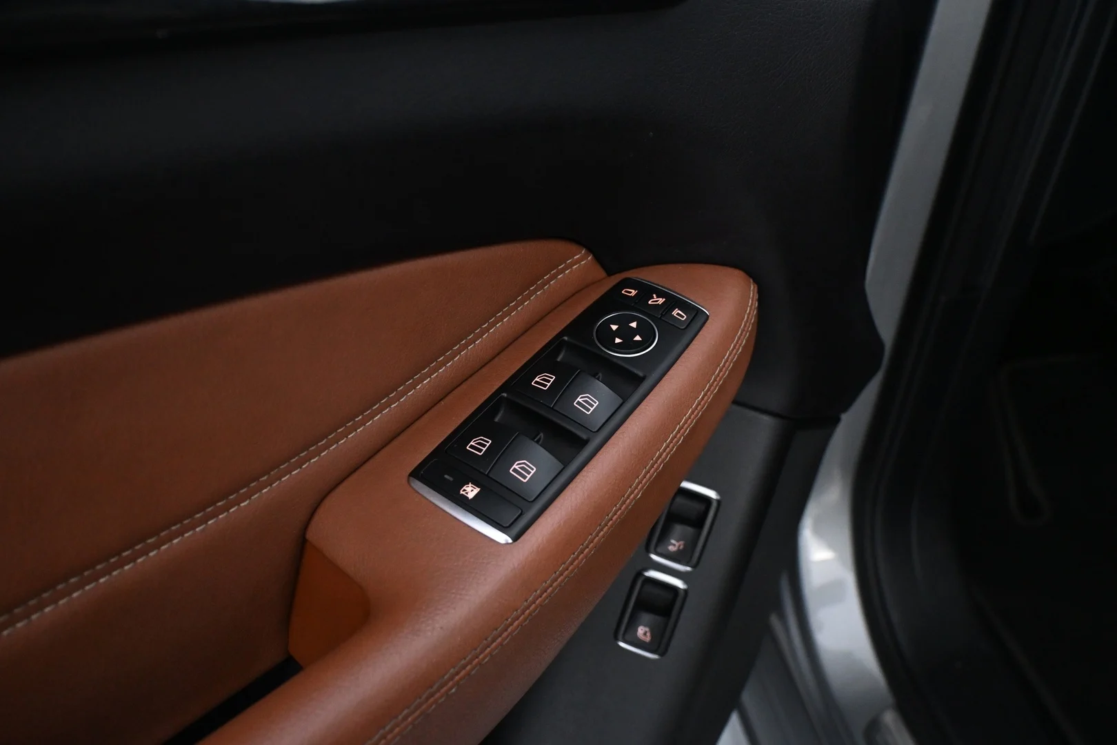Car Image - Fsajn8ldxKODLpbvmWNEO