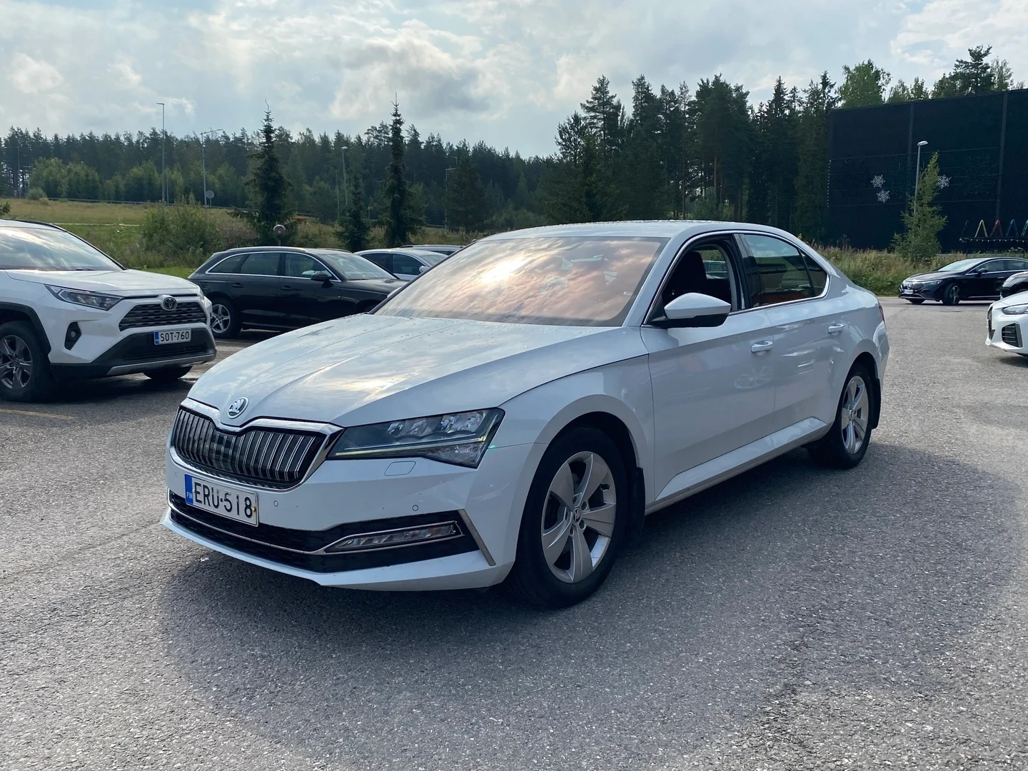 Car Image - 2It9zYIbAXGN6xDKnRlxF0