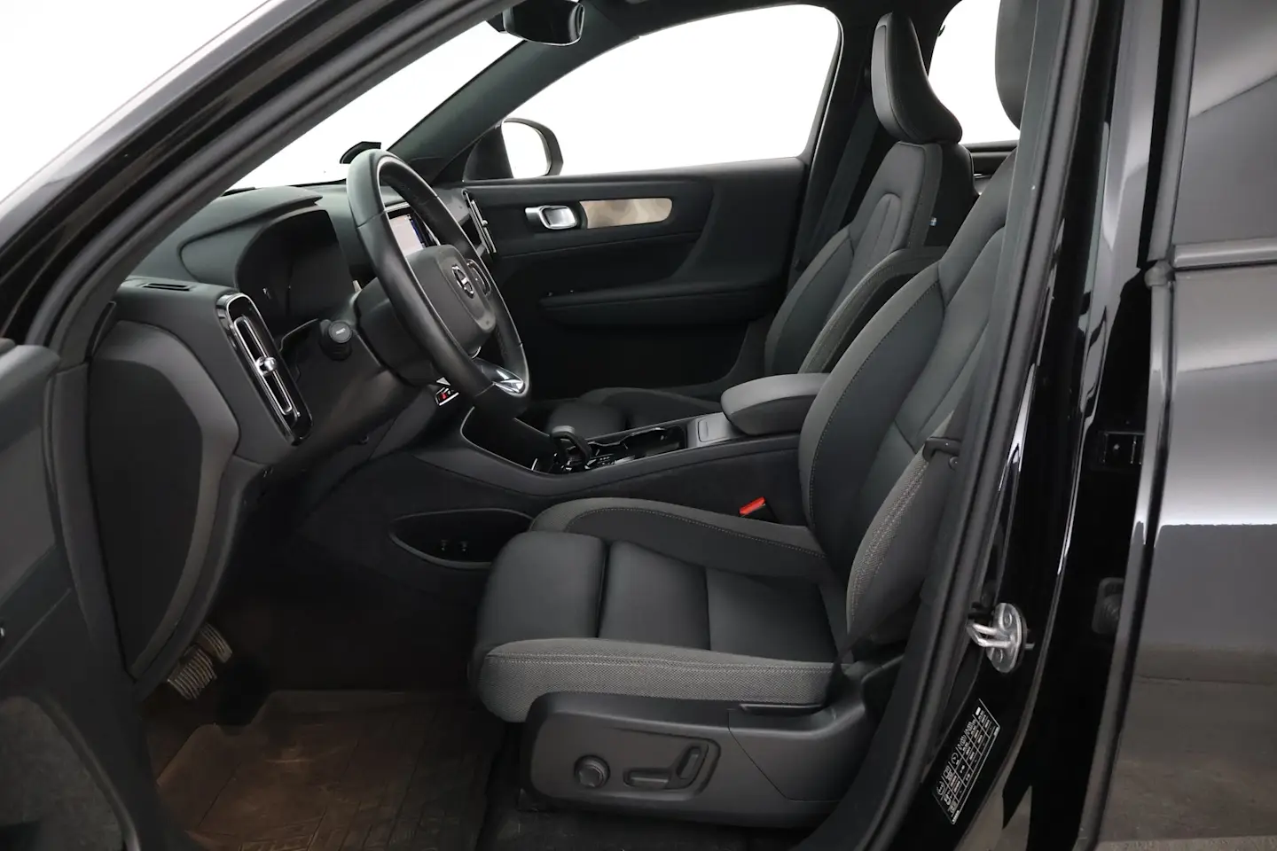 Car Image - 2sHgDwhSjgFQab8dXSBhrc