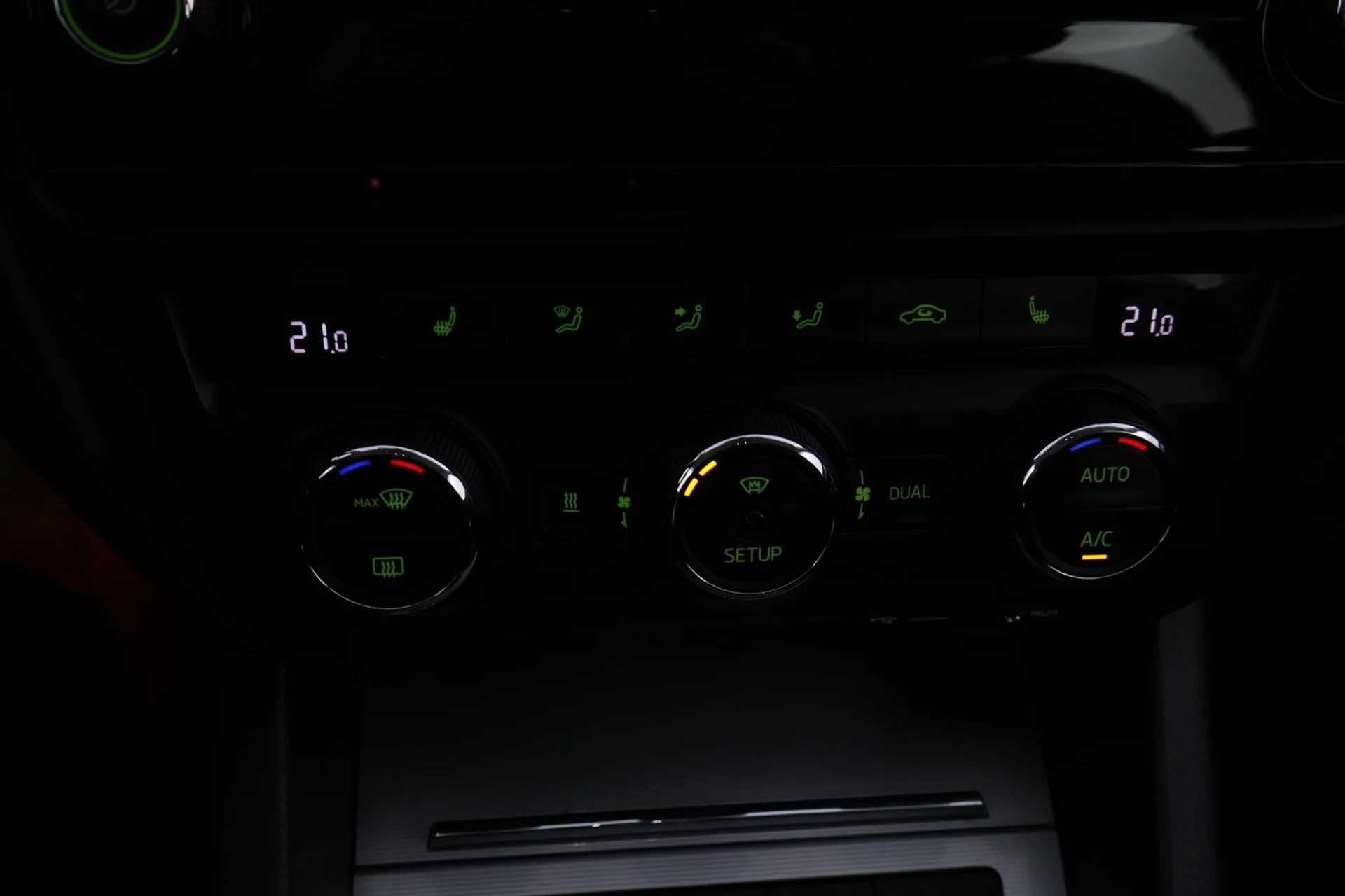 Car Image - 1KuFQjbEEaepXoIhdK35Oo