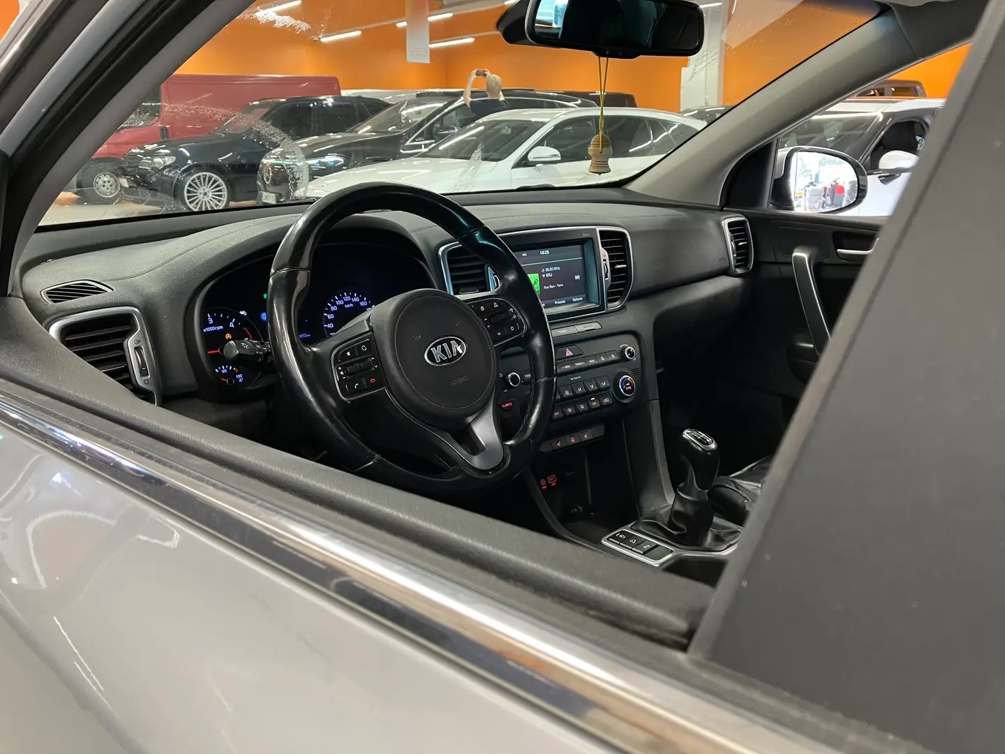 Car Image - 4LUHa0BiKQ8SAY4qag9OL7