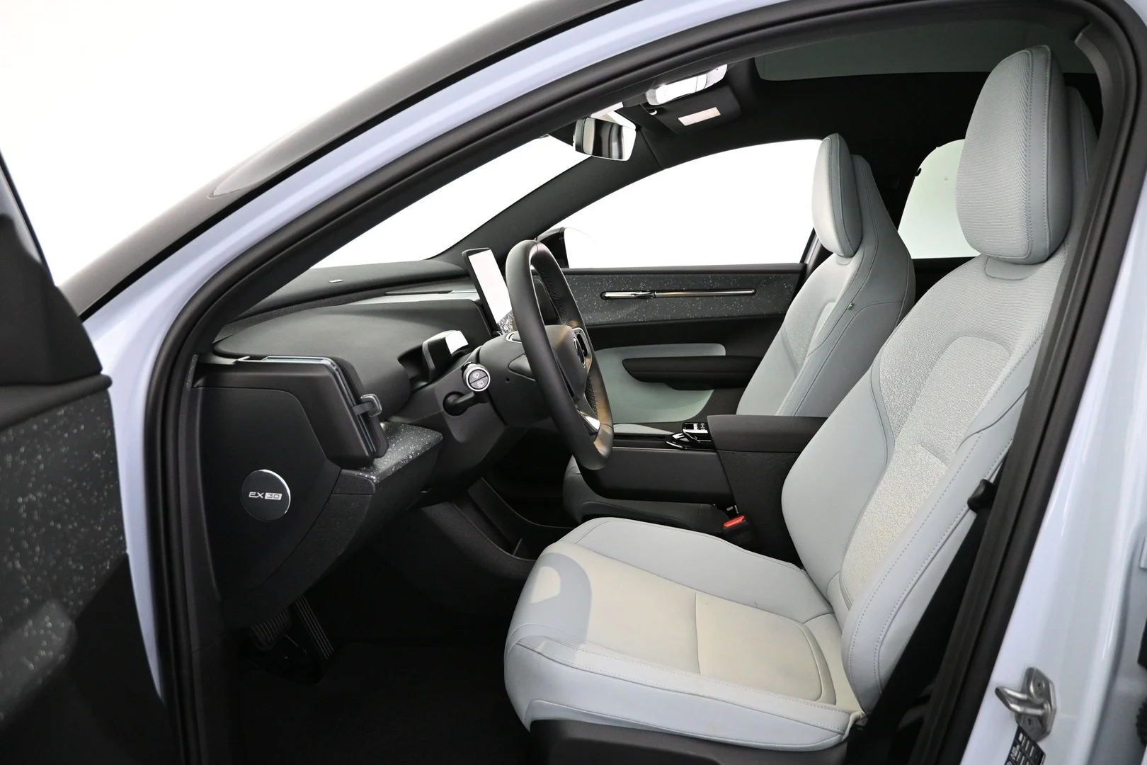Car Image - 9LNgzKMCmvwVSeQDCtLk7