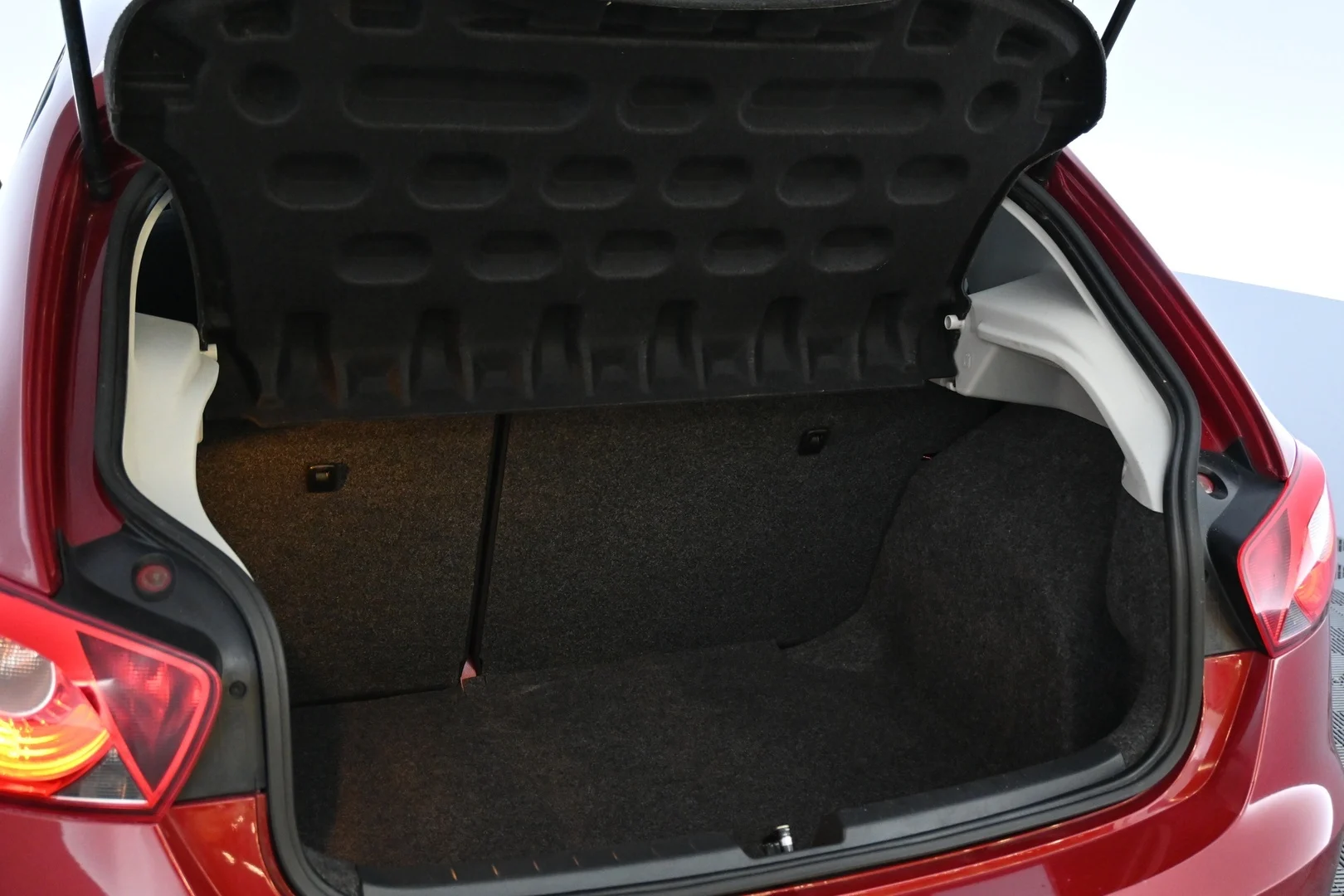 Car Image - 1amDRuJmDUFkuyaj3mnj9f