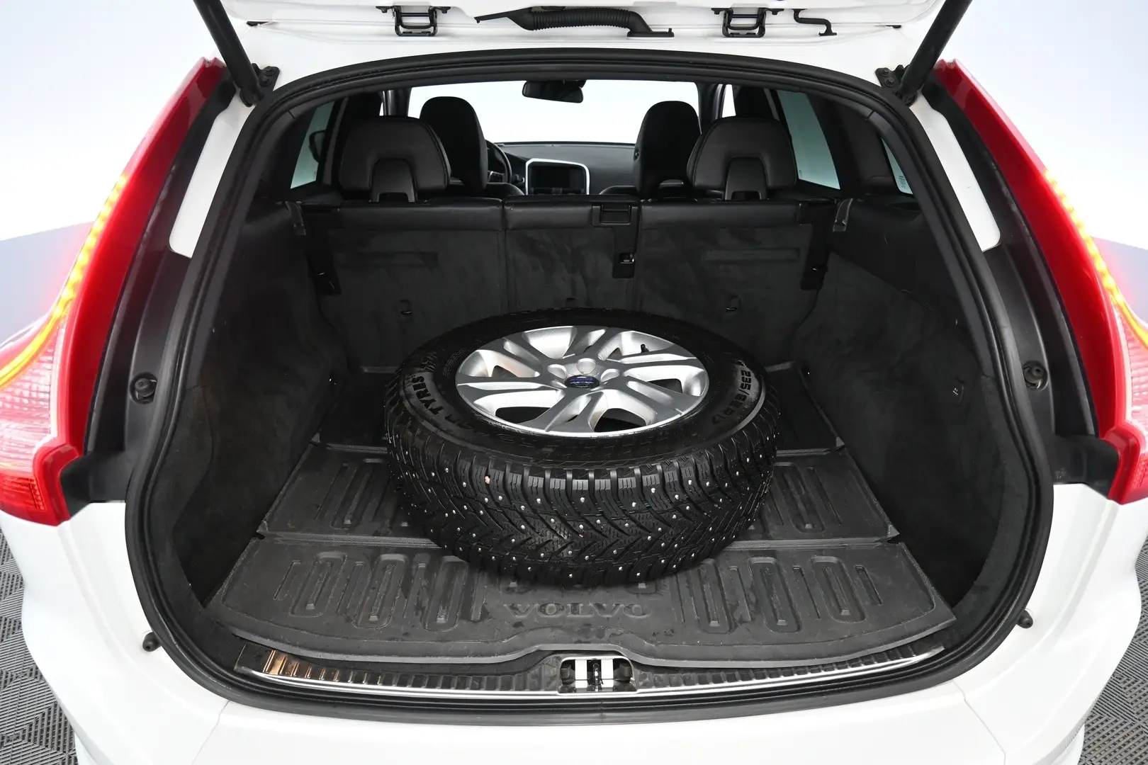 Car Image - 5llrrbFk8GU0Ha0jnGtOxD