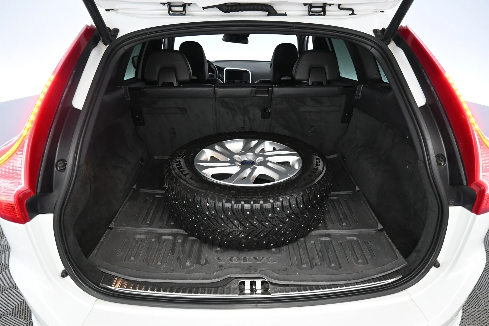 Car Image - 5llrrbFk8GU0Ha0jnGtOxD