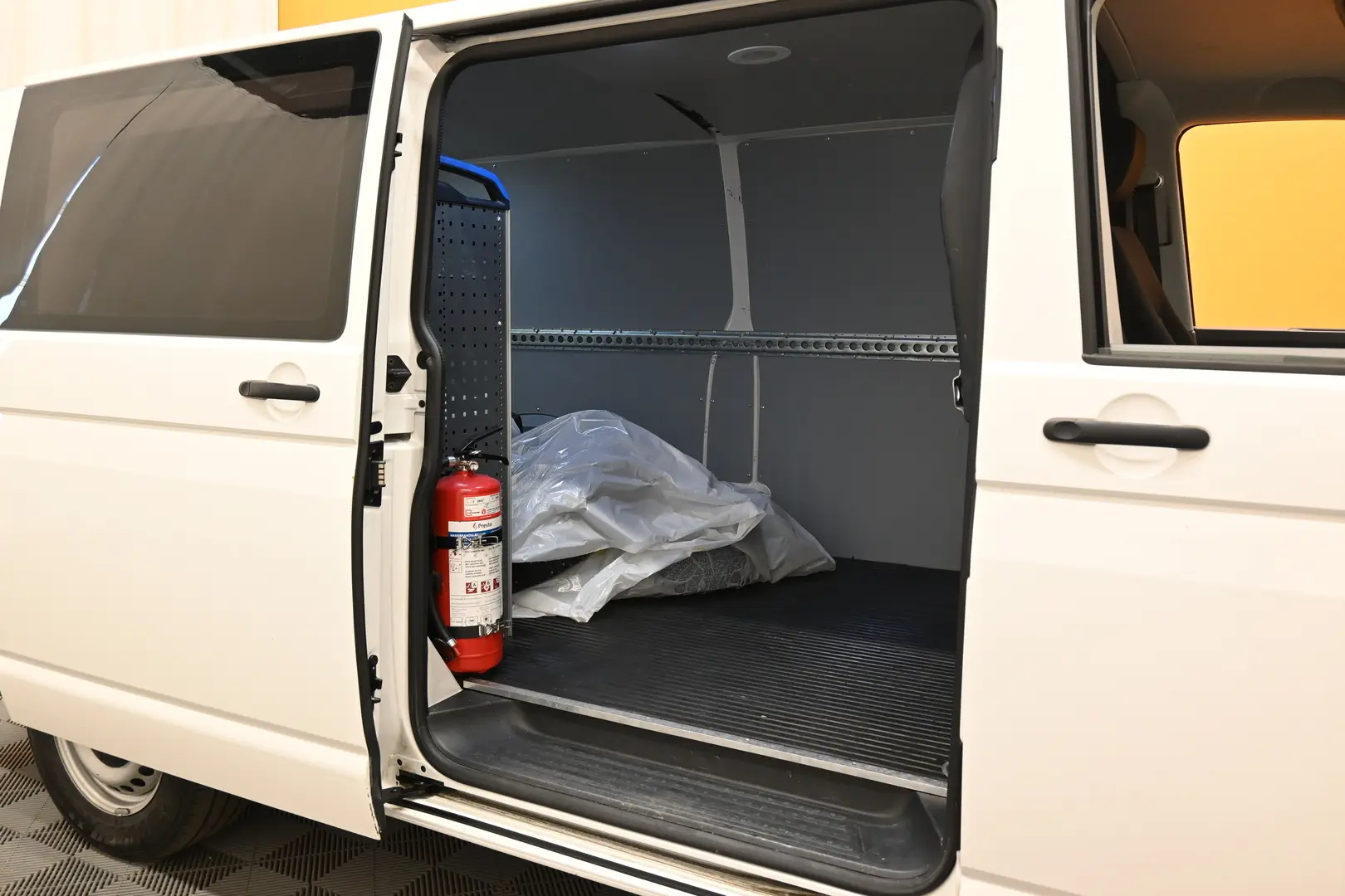 Car Image - 7dnpZ8DwzK8k4fdQISq59Z