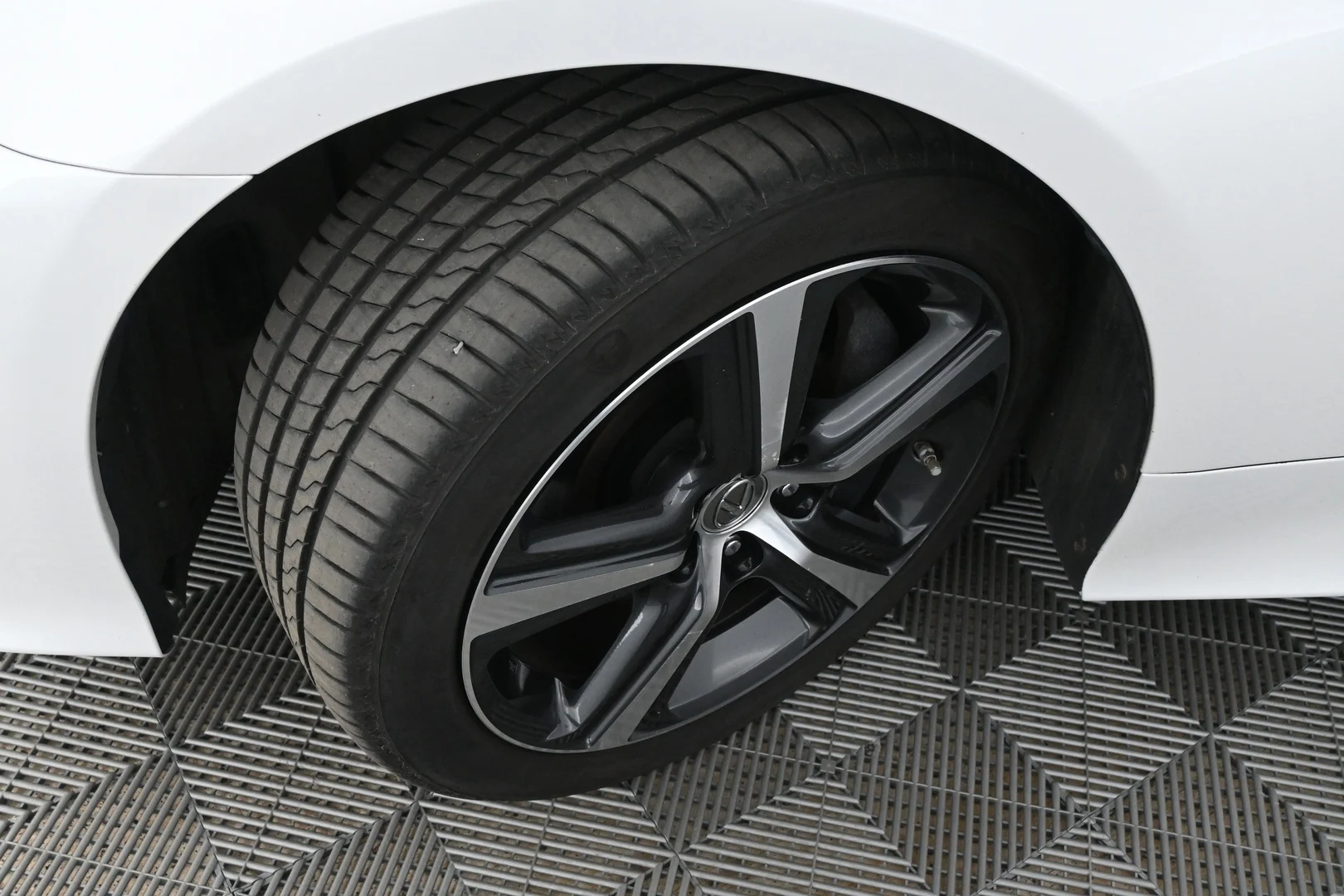 Car Image - 6kVA6FvrVDqAYJcdq6CEG1