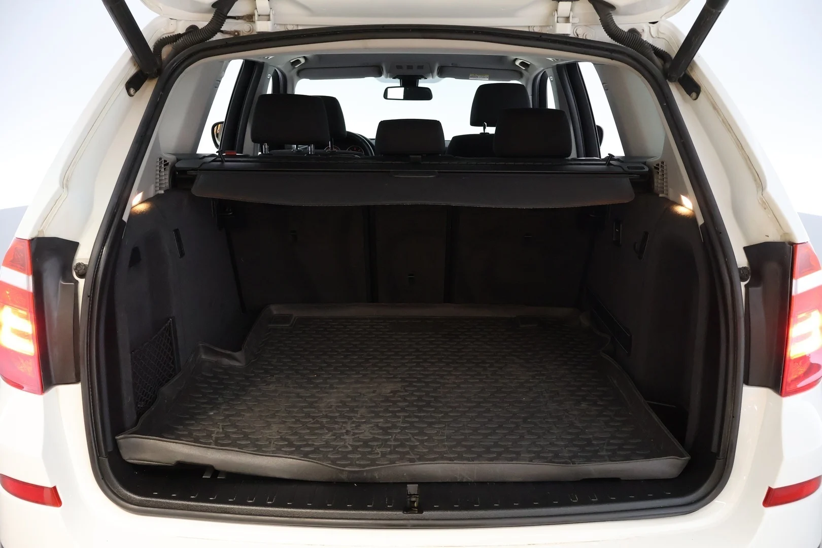 Car Image - 2YD9FrZuohPxEOAvpkMwfi