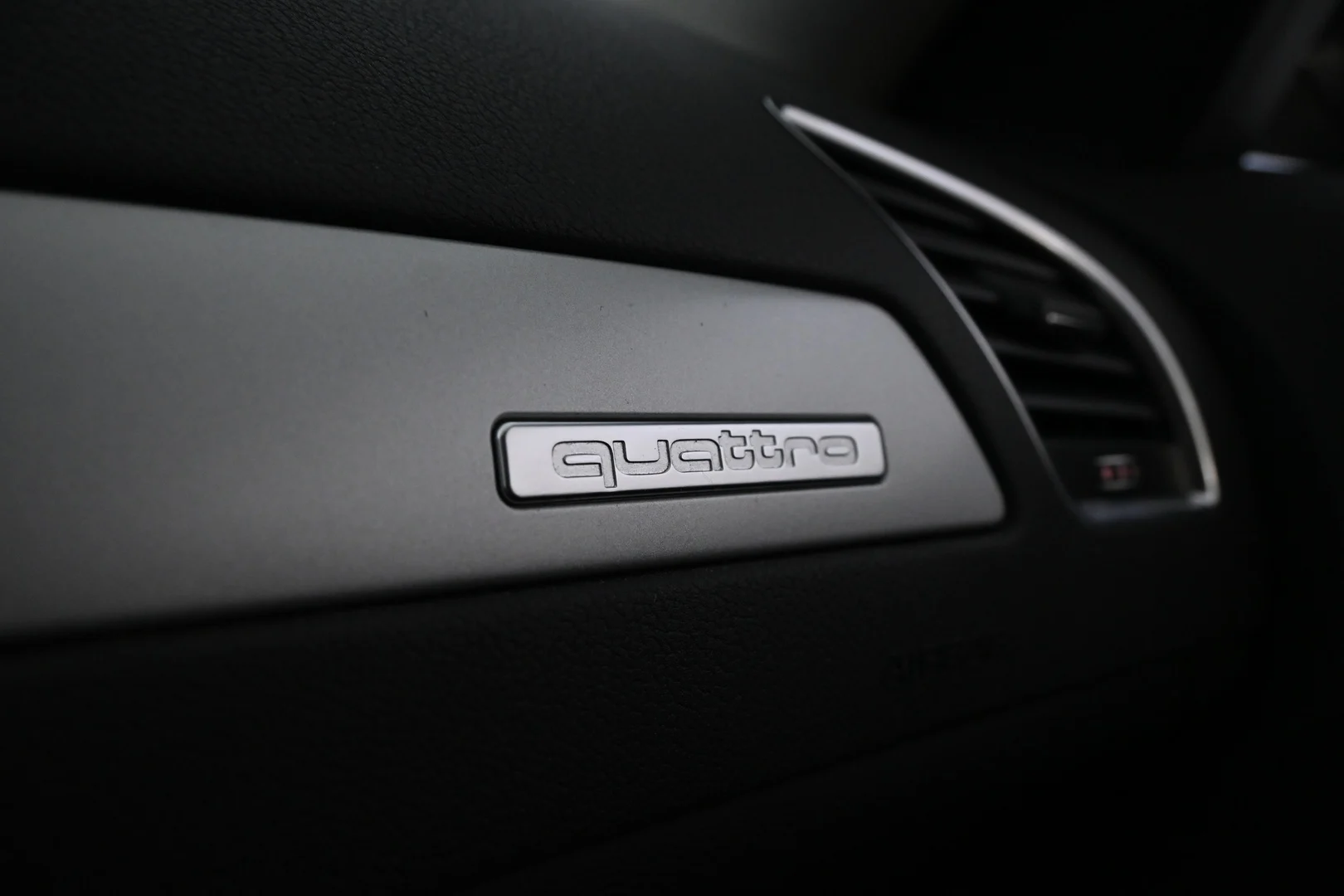 Car Image - 7sqYYRPhA4yKvGJCcc15Z8