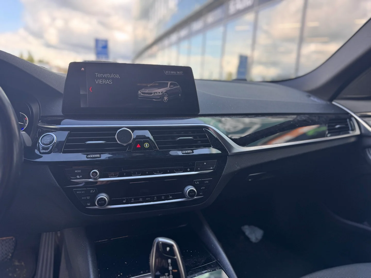 Car Image - 60vs74qmLOAzVJSpIvOHNZ