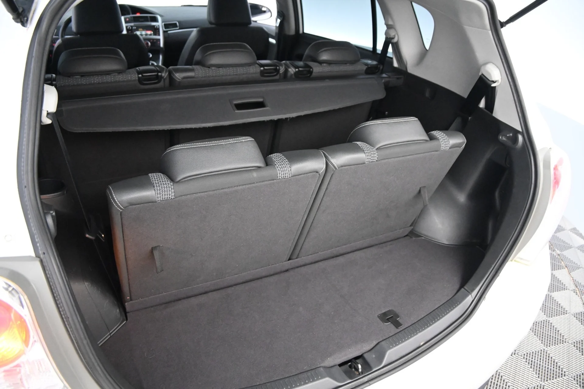 Car Image - 4xOVtSgMLuxktAIE0o2Vfn